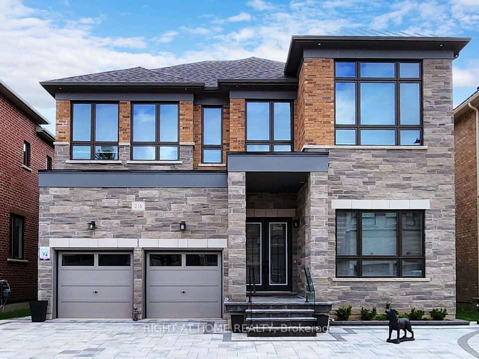 216 Sunset Vista Court E, Aurora, ON L4G 3Y1