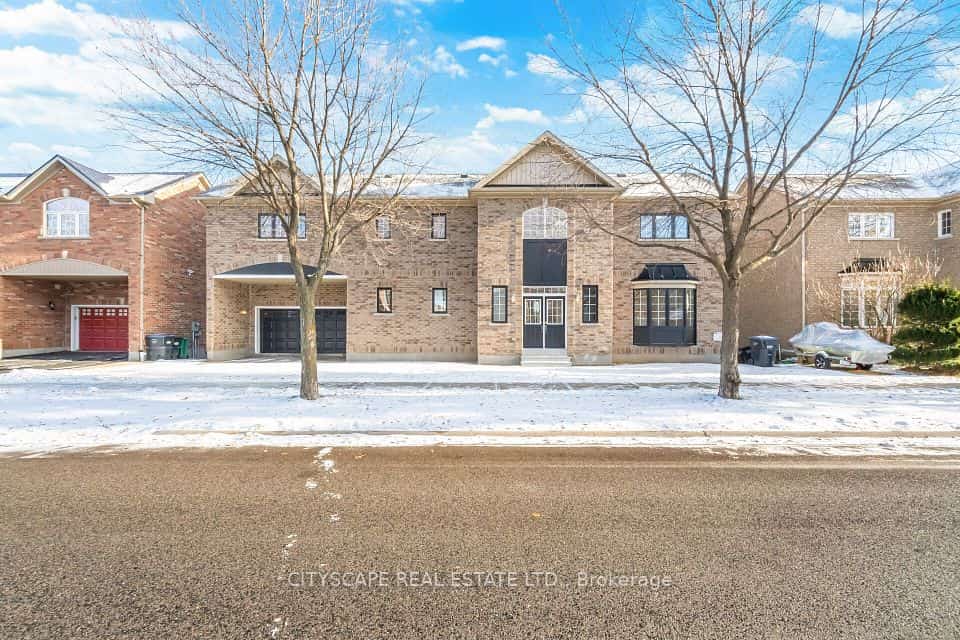 5843 Prairie Circle, Mississauga, ON L5N 6B4