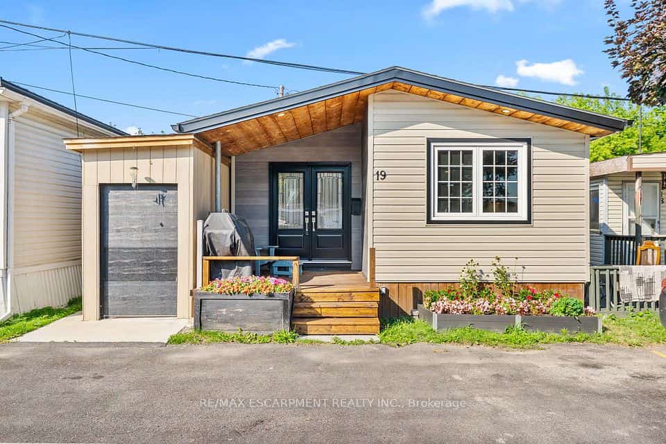 3233 DERRY Road E #19, Mississauga, ON L4T 1A8