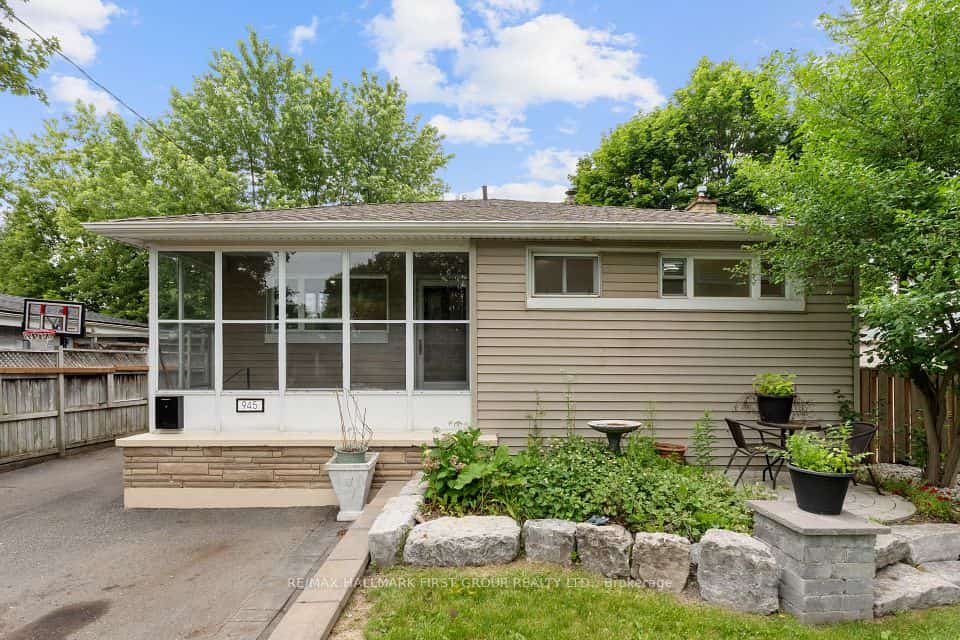945 Donovan Crescent, Whitby, ON L1N 3G4