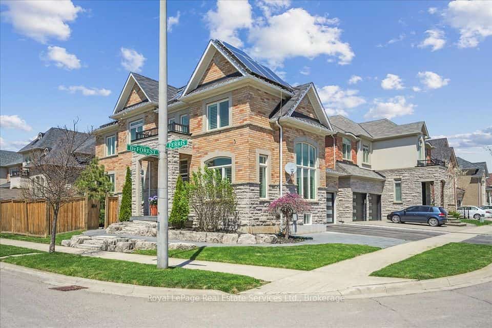 4737 Deforest Crescent, Burlington, ON L7M 0K1