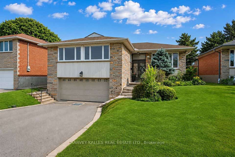 237 Searle Avenue, Toronto, ON M3H 4B8