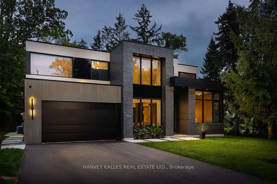 1654 Birchwood Drive, Mississauga, ON L5J 1T6