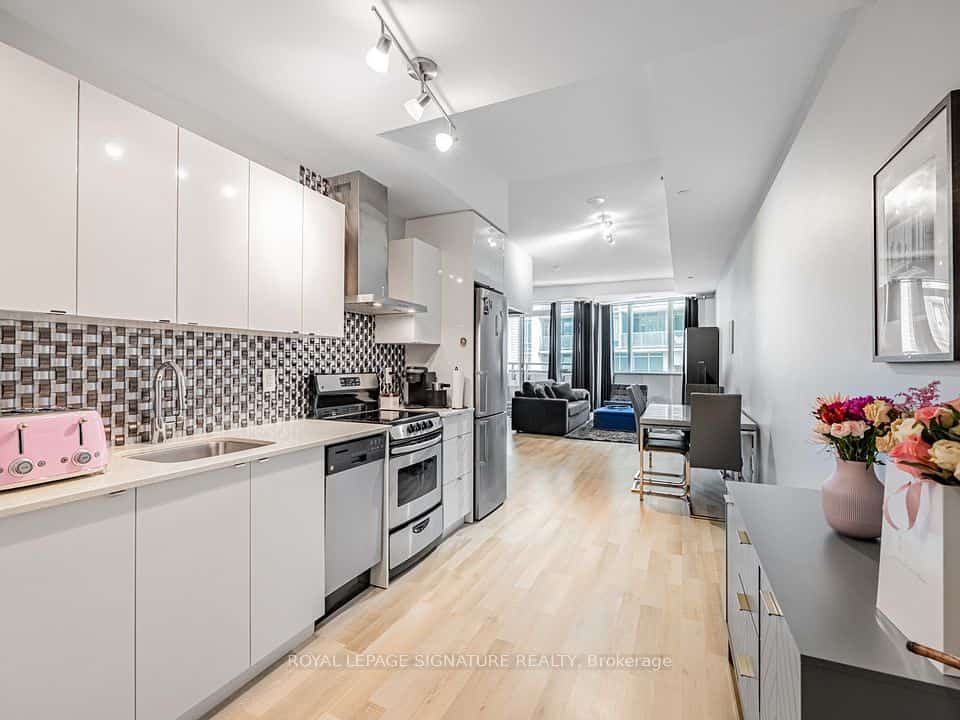 Liberty Central Phase I, Toronto