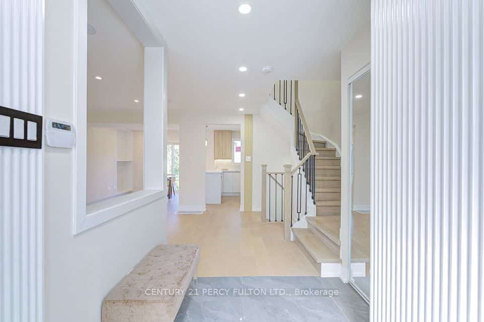 1611 Geta Circle, Pickering, ON L1V 3B5