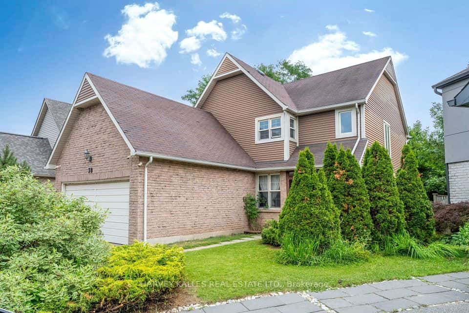 39 Newington Crescent, Toronto, ON M9C 5B7