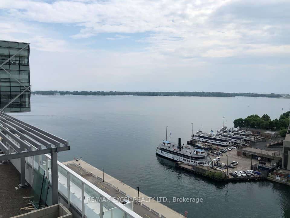 15 Queens Quay E #1303, Toronto, ON M5E 0A4