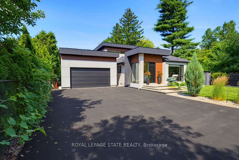 282 Robina Road, Hamilton, ON L9G 2L7
