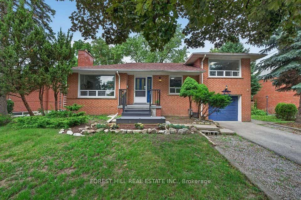 36 Fleetwell Court, Toronto, ON M2R 1L3