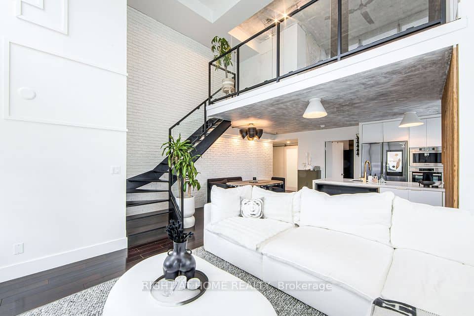 250 Manitoba Street SE, Toronto
