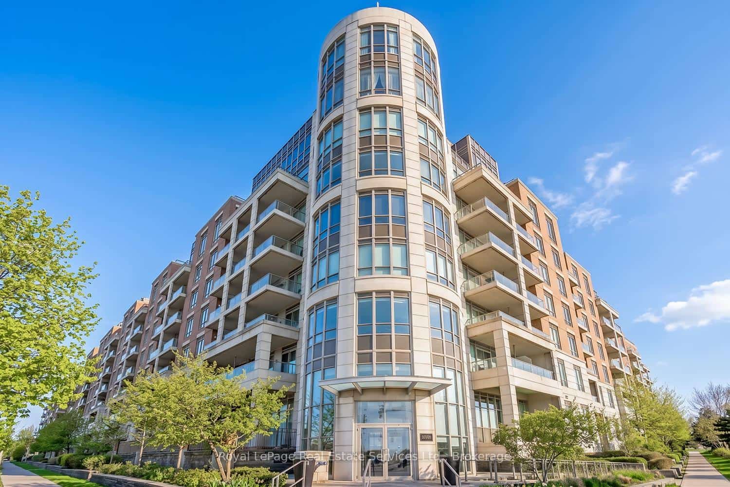 2480 Prince Michael Drive #121, Oakville, ON L6H 0H1