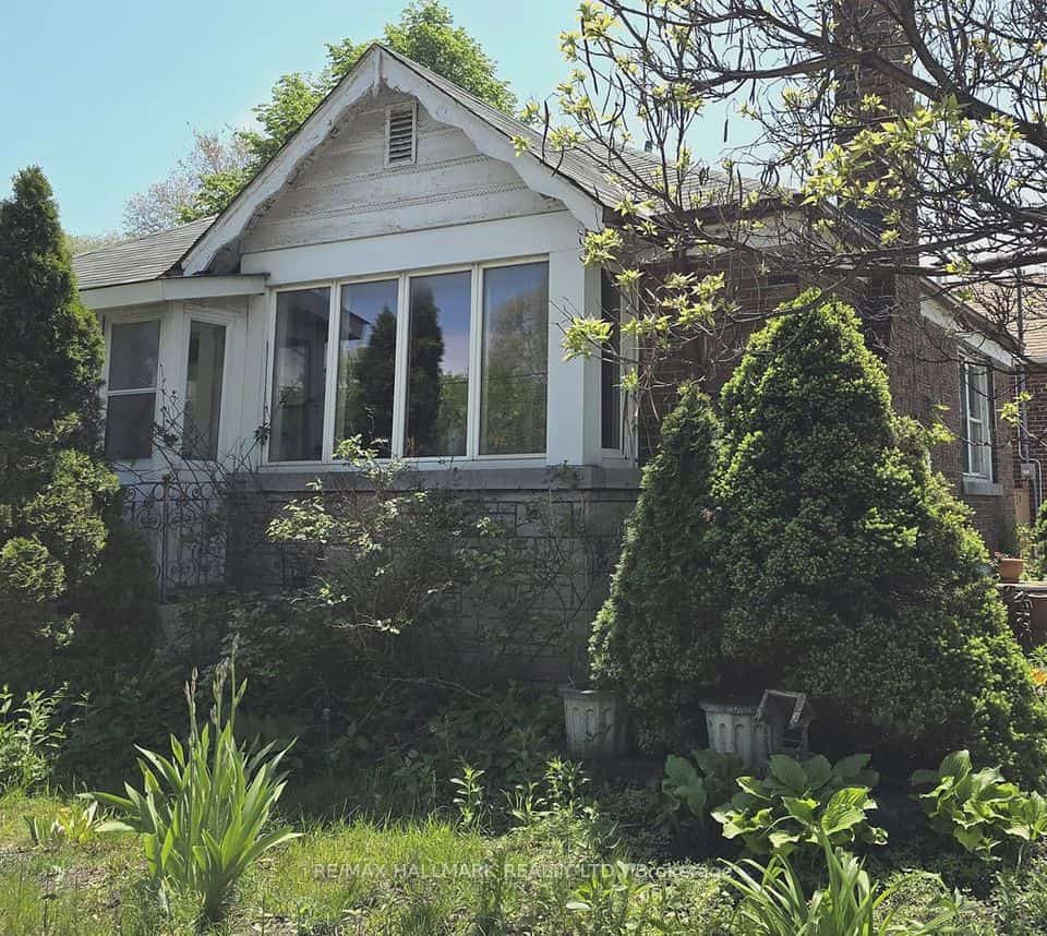 115 Lankin Boulevard, Toronto, ON M4J 4X2