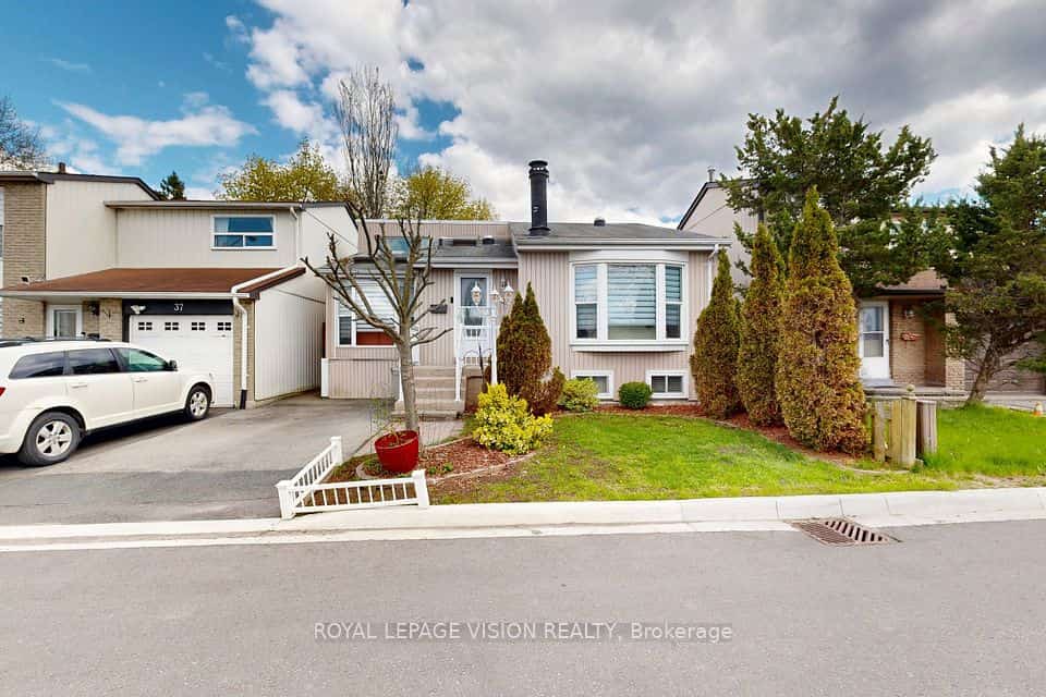 39 Lucas Lane #16, Ajax, ON L1S 3P7