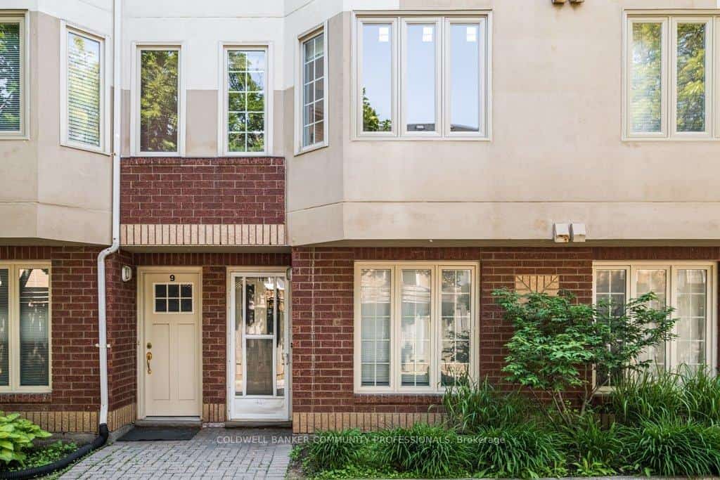 266 Limeridge Road E #10, Hamilton, ON L9A 2S7