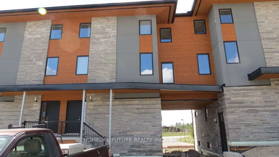 32 Arkell Road #18, Guelph, ON N1L 0L4