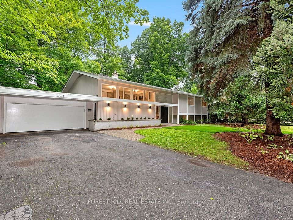 1847 Will Scarlett Drive, Mississauga, ON L5K 1J6