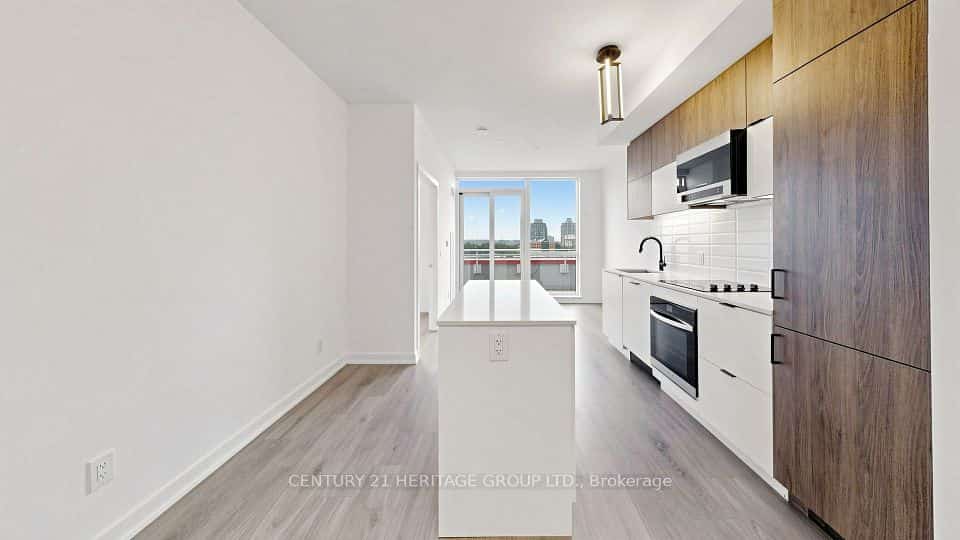8888 Yonge Street #718, Richmond Hill, ON L4C 5V6