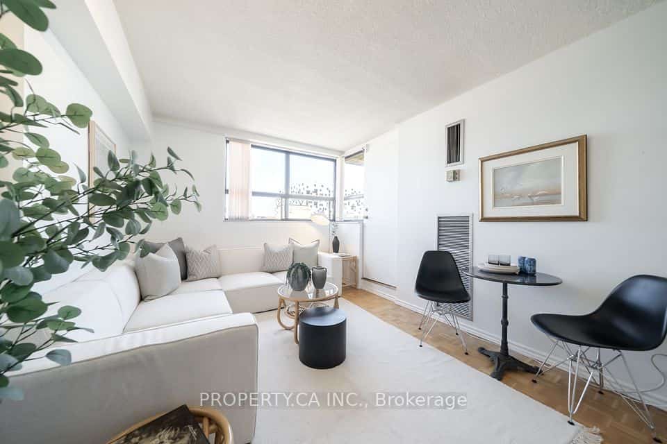 80 St Patrick Street #914, Toronto, ON M5T 2X6