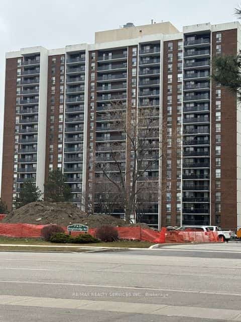 21 Knightsbridge Road #805, Brampton, ON L6T 3Y1