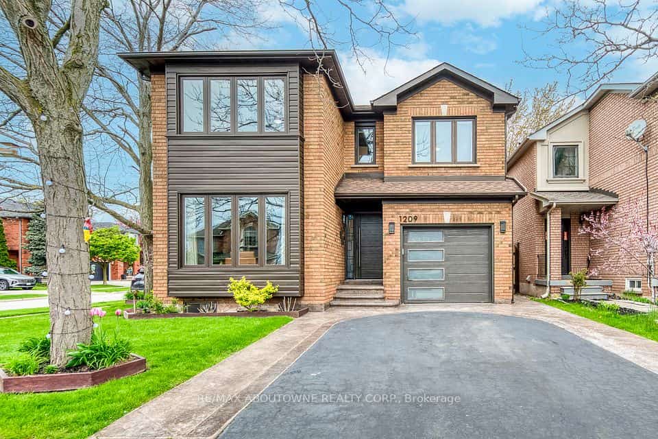 1209 Old Oak Drive, Oakville, ON L6M 3K6