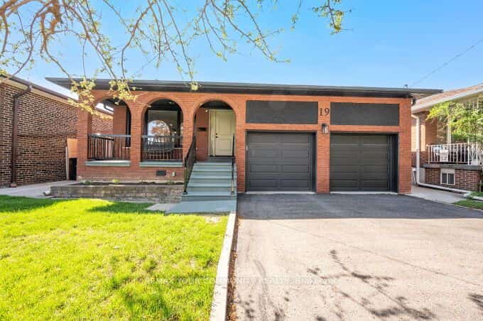 19 Hamer Boulevard, Toronto, ON M9R 4A8