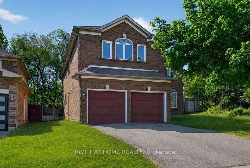 130 Eagleridge Drive, Brampton, ON L6R 1E3