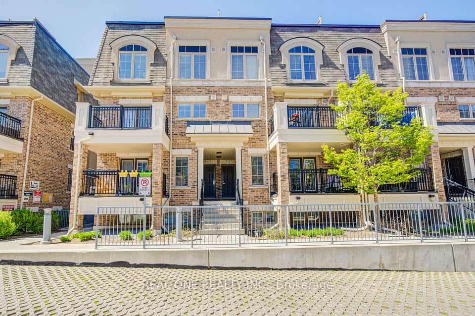 2441 Greenwich Drive #14, Oakville, ON L6M 0S3