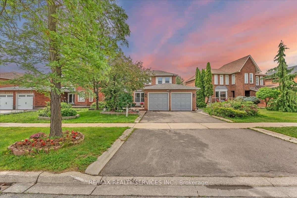 16 Major William Sharpe Drive E, Brampton, ON L6X 3K3