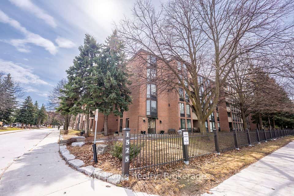 1525 Diefenbaker Court #402, Pickering, ON L1V 3W1