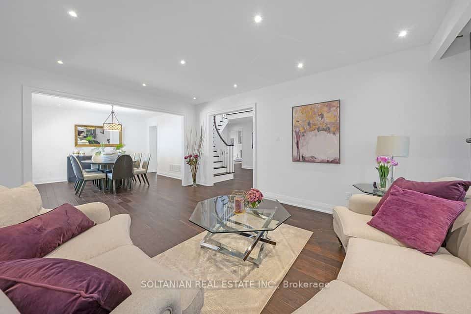 12 Dorian Place, Vaughan, ON L4J 2M3