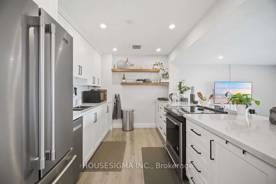 15 Elizabeth Condos, Mississauga
