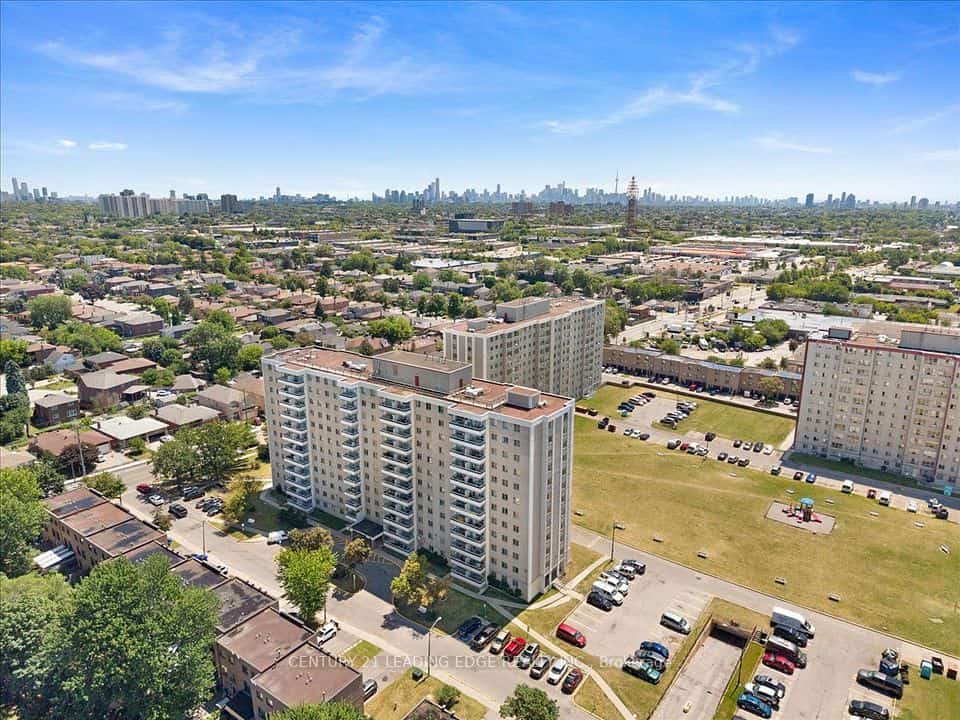 200 Lotherton Pathway, Toronto