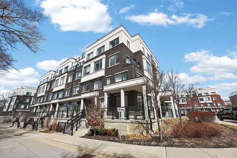 300 Alex Gardner Circle #42, Aurora, ON L4G 3G5