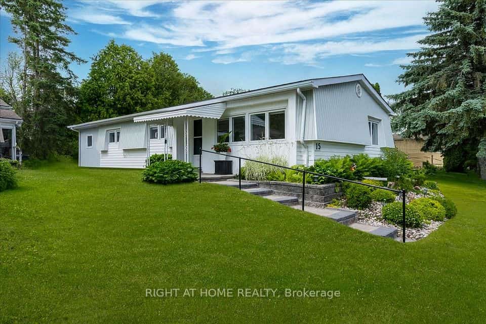 15 Flora Drive, Innisfil, ON L9S 1R3