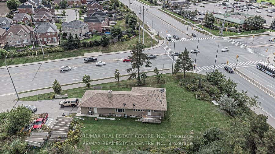 3024 Countryside Drive, Brampton, ON L6P 0V3