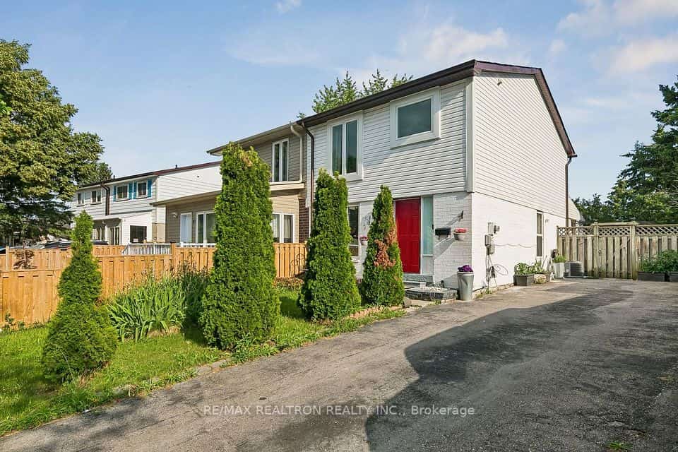25 Whiteleas Avenue, Toronto, ON M1B 1W8