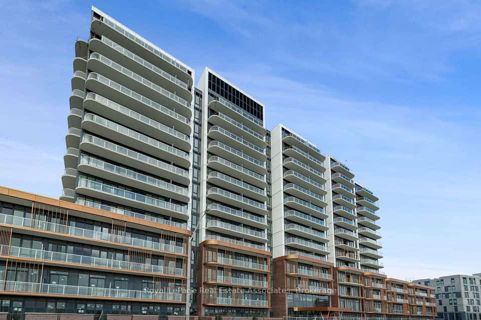 220 Missinnihe Way #324, Mississauga, ON L5H 0A9