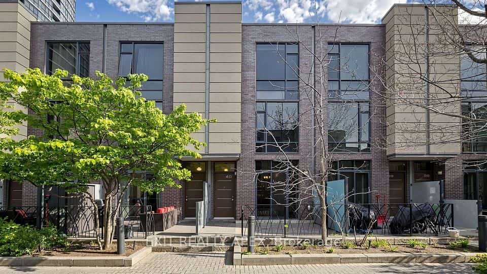 23 Valhalla Inn Road #40, Toronto, ON M9B 0B3