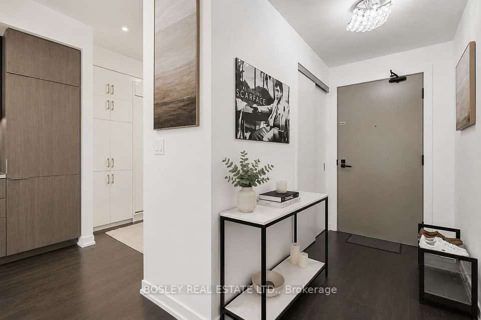 223 St Clair Avenue #209, Toronto, ON M4V 0A5