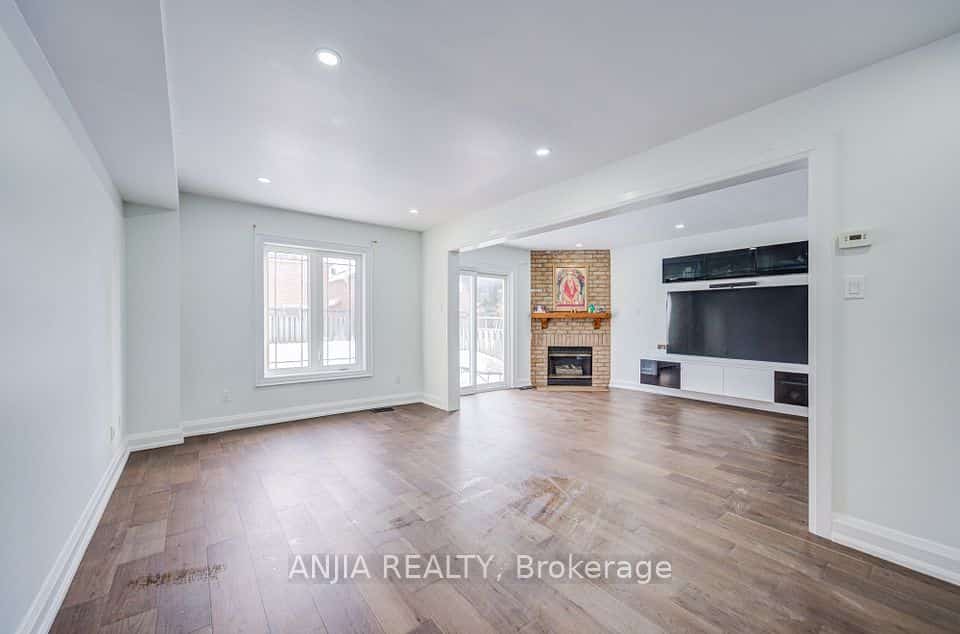 17 Kenborough Court, Markham, ON L3S 3P3