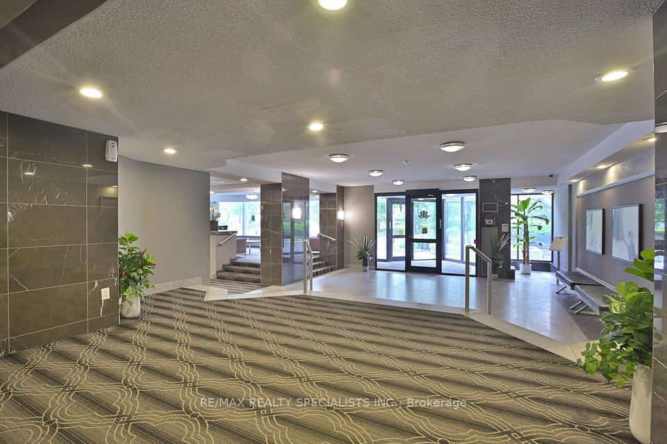8 Lisa Street #1901, Brampton, ON L6T 4S6