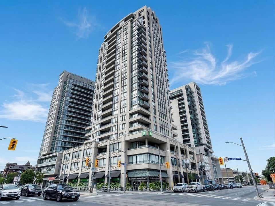 500 St.Clair Avenue W #204, Toronto, ON M6C 1A8