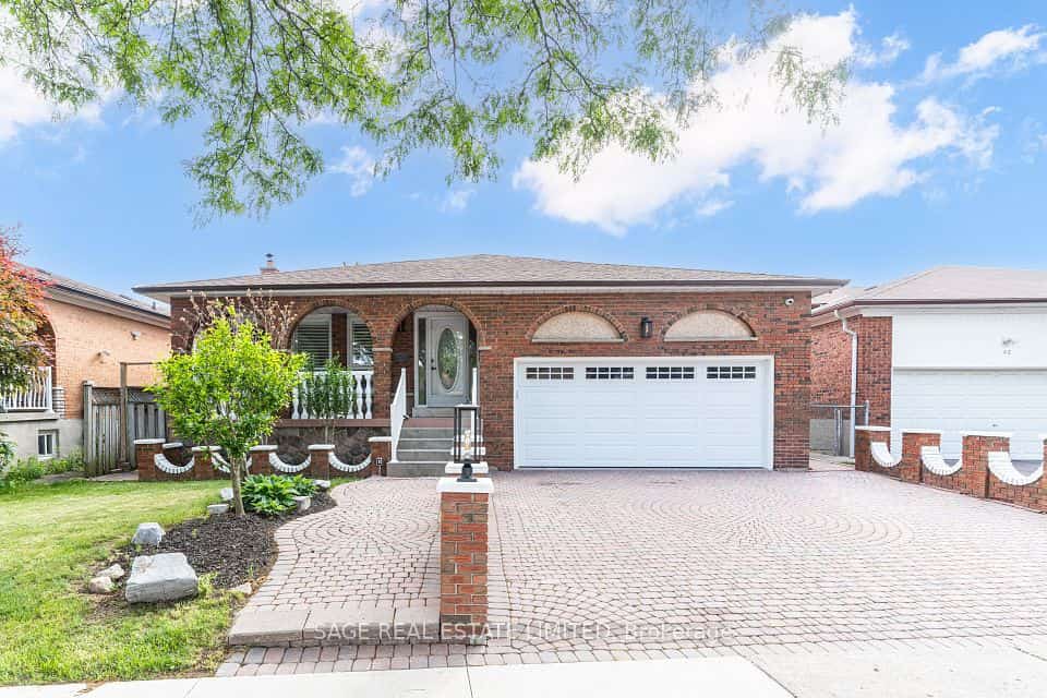 40 Beamsville Drive, Toronto, ON M1T 3S2