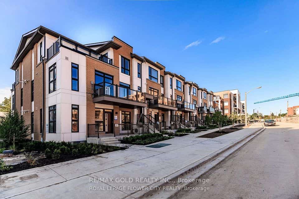 140 Canon Jackson Drive #210, Toronto, ON M6M 0B9