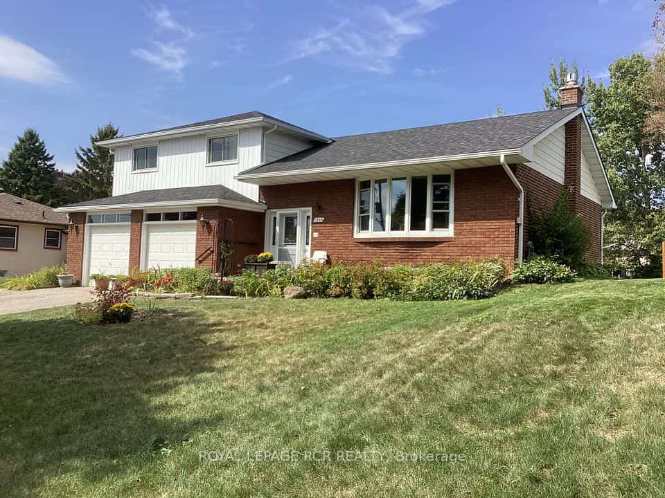 1049 Elgin Street, Newmarket, ON L3Y 3C3