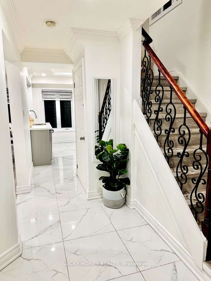 39 Laidlaw Drive, Barrie, ON L4N 7S2