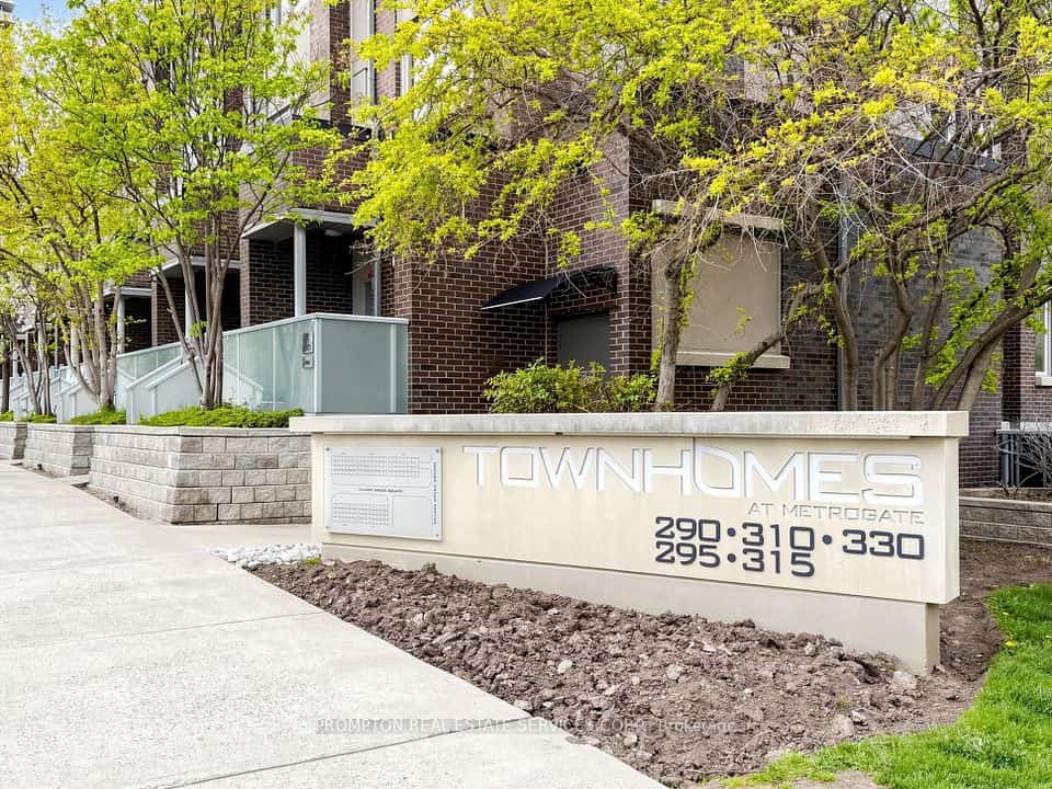 330 Village Green Square #3, Toronto, ON M1S 0L1