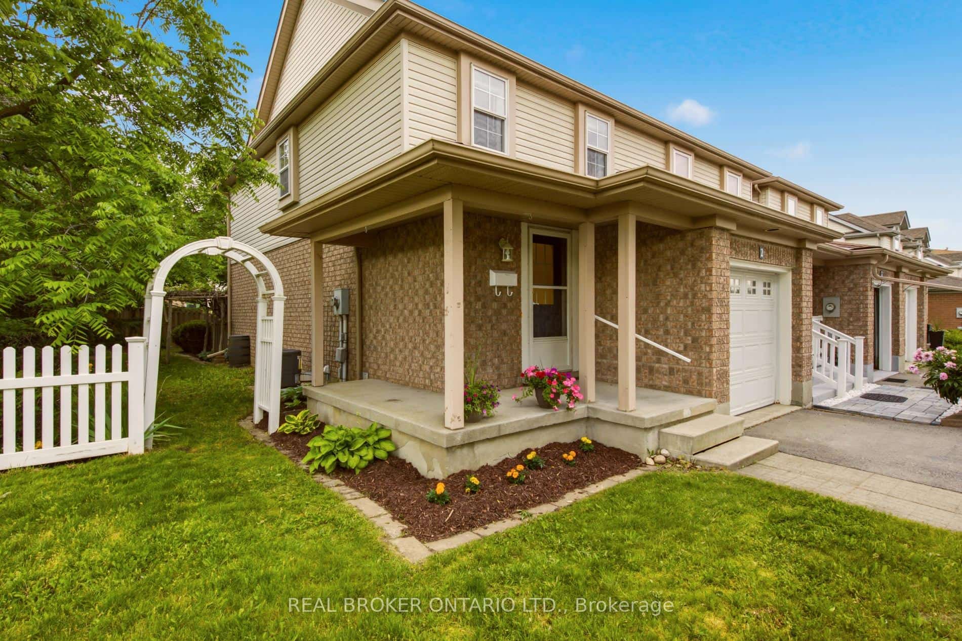 2 Ireland Place, Guelph, ON N1E 7C2