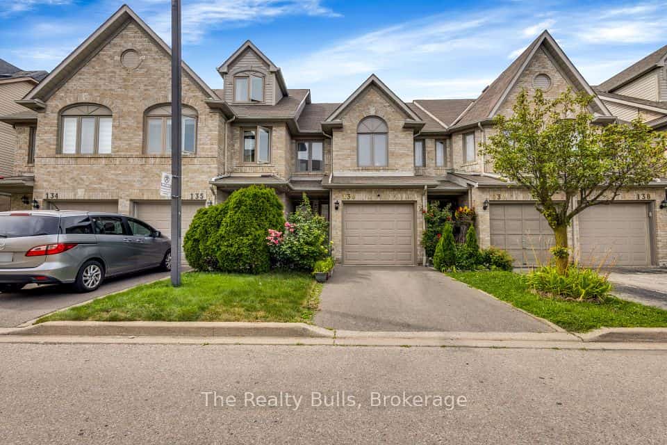 1292 Sherwood Mills Boulevard #136, Mississauga, ON L5V 2G8