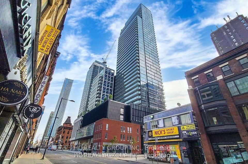 1 Gloucester Street #1816, Toronto, ON M4Y 1L8